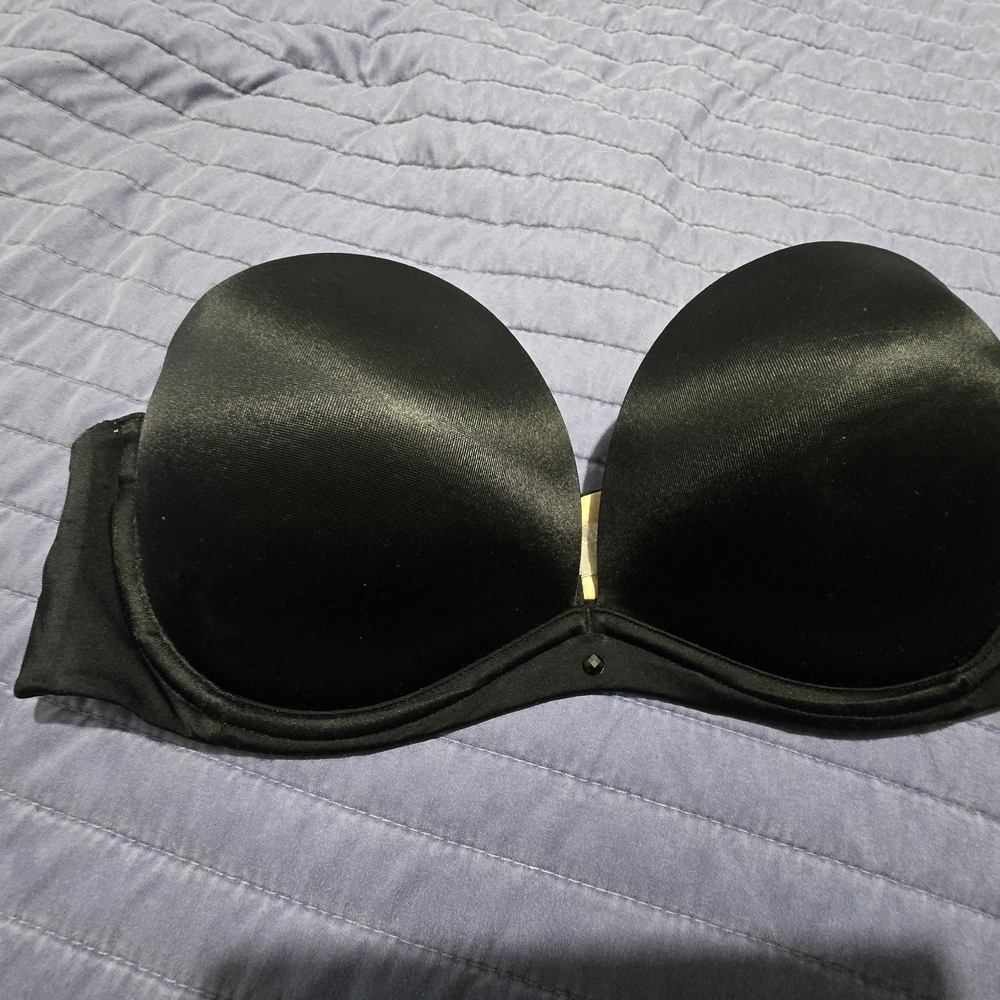 Victoria's Secret Black Underwire Bra with Molded Cups